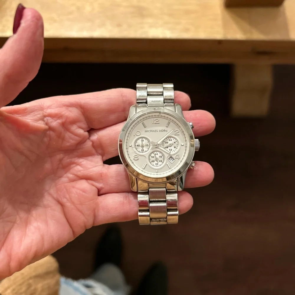 Michael Kors Silver Chronograph Watch. MK5096. Women’s oversized - Picture 4 of 11